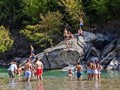 To River Party στην παραλία της Μεσοχώρας